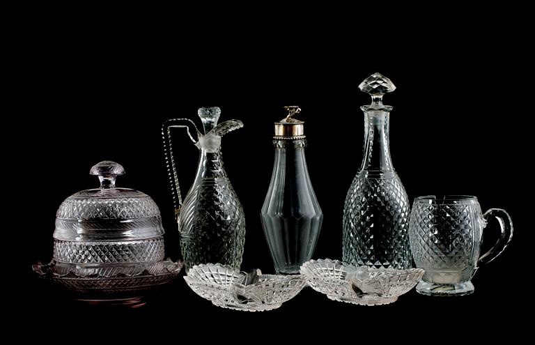 GLASFÖREMÅL, 7 delar, tidigt 1800-tal.