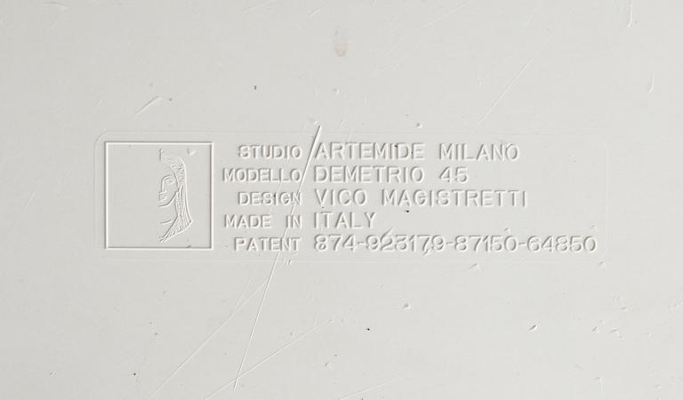 BORD, 2 st, plast, Vico Magistretti, Artemide Italien. Modellen formgiven 1966.