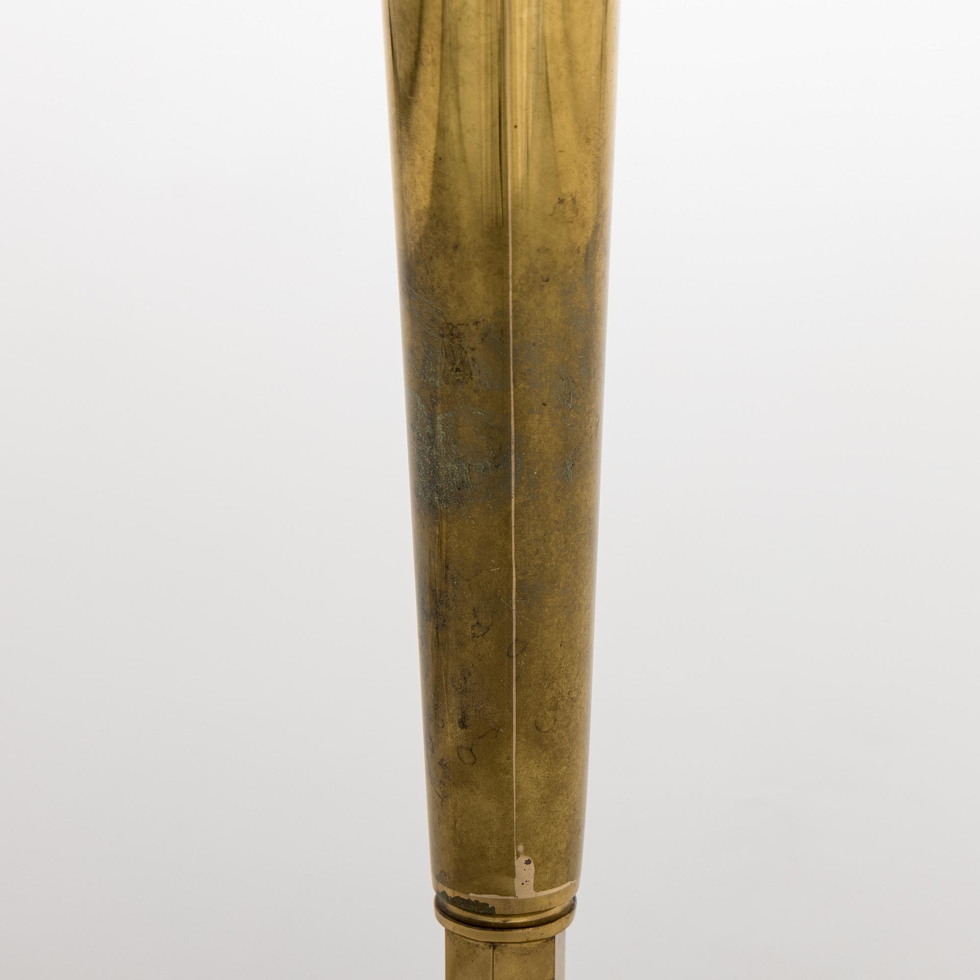 Paavo Tynell, A mid-20th century '5061' table lamp for Taito Finland.