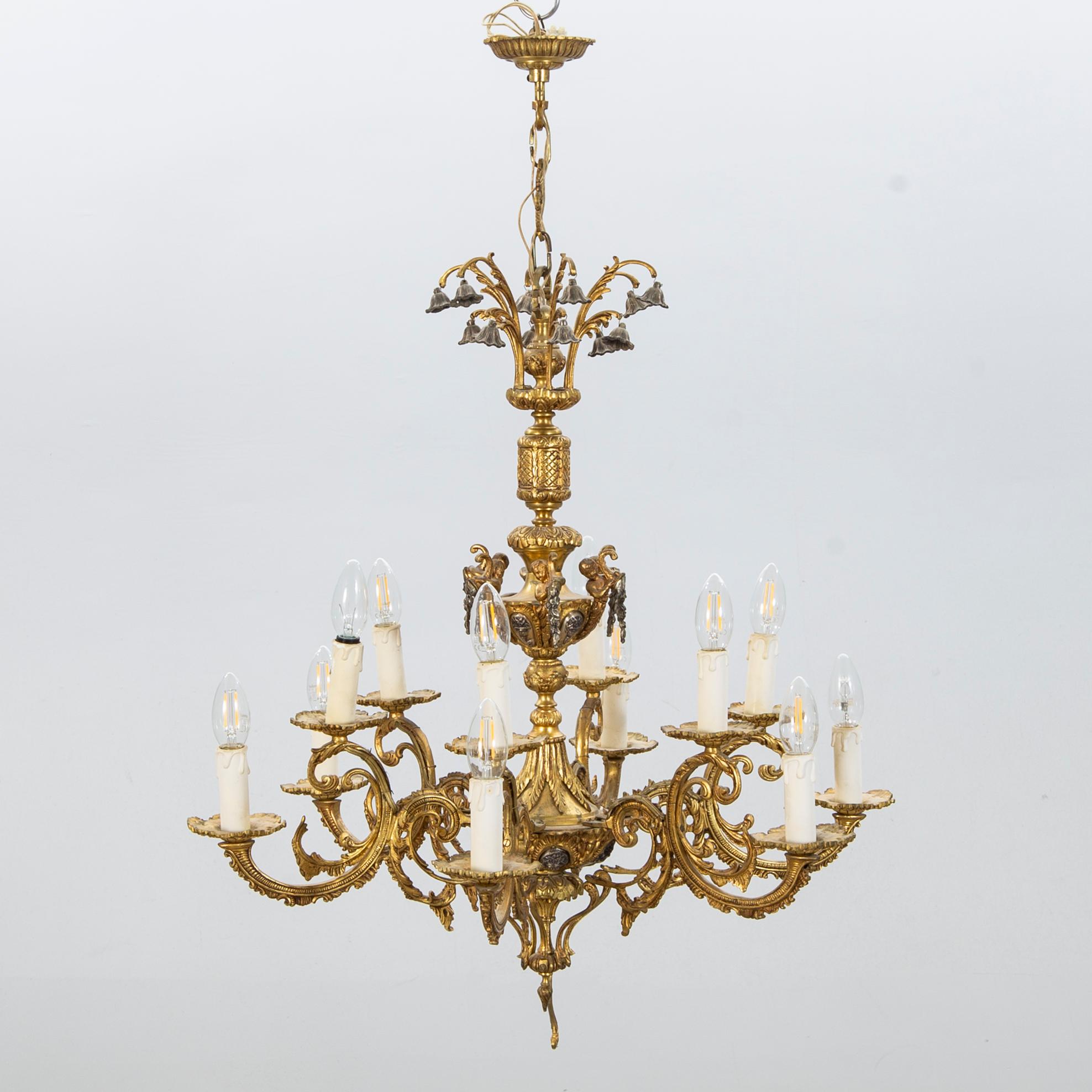 A Louis XV-style chandelier early 1900's.