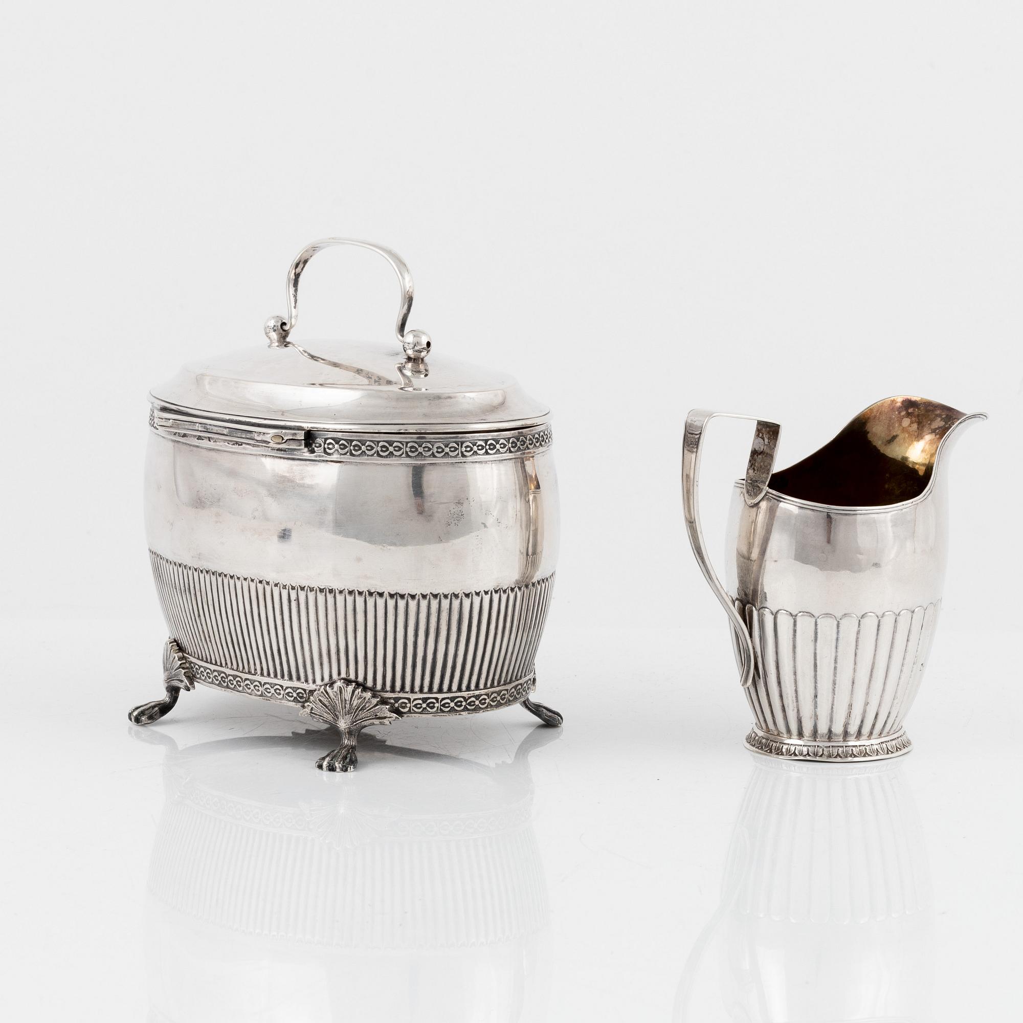 Sockerskrin och gräddkanna, silver, empire, Stockholm, Sverige, 1819-27.