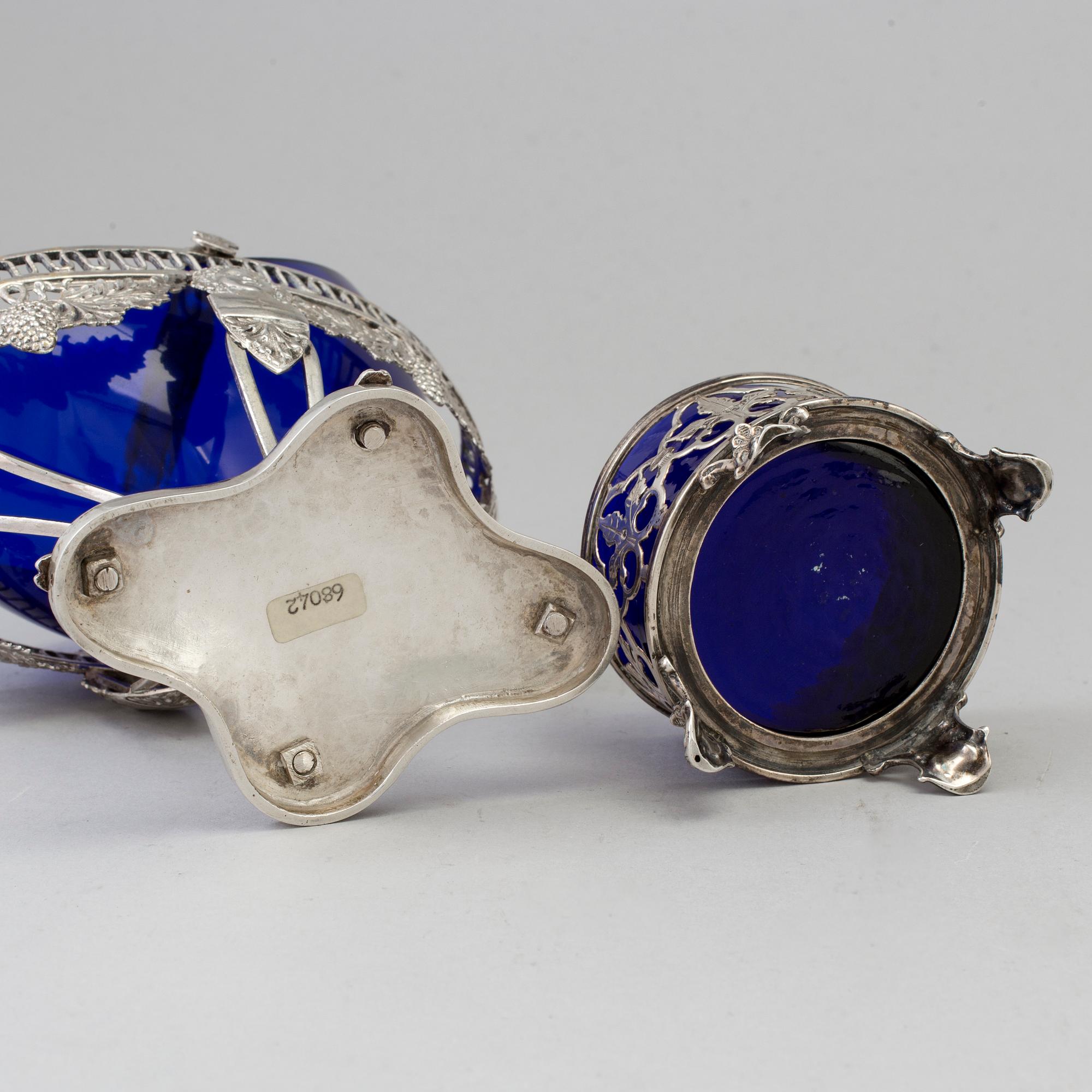 A bowl and a salt cellar, silver and glass. Northern Europe. 19th / 20th century.