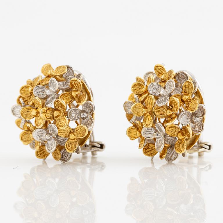 Ett par örhängen 18K guld i två färger.