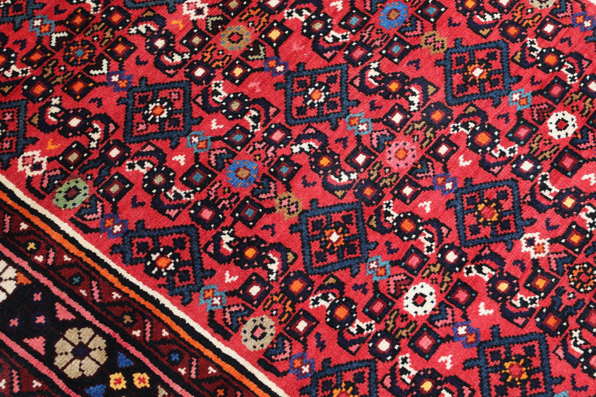 Gallerimatta, Hosseinabad, ca 434 x 115 cm.