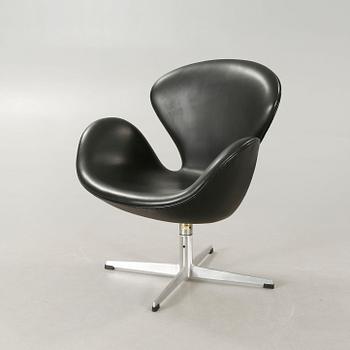 ARNE JACOBSEN, fåtölj, "Svanen", Fritz Hansen, Danmark, 1960-tal.