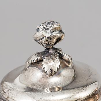 KAFFESERVIS, 3 delar, silver, rokokostil, Tyskland, 1900-talets mitt. Total vikt ca 920 gram.