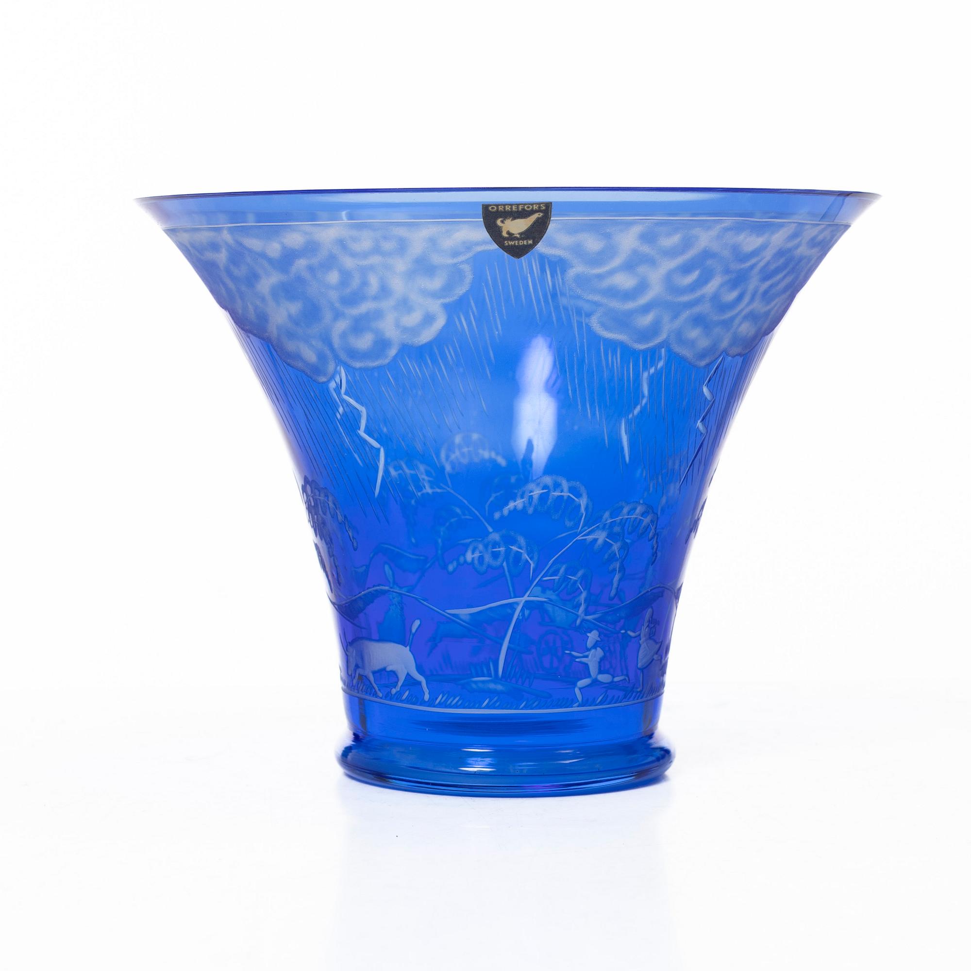 Edward Hald, an 'Åskväder' (Thunderstorm) engraved glass bowl, Orrefors 1965.