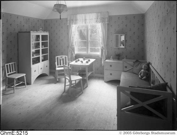 Carl Hörvik, A Carl Hörvik children's rocking chair, Nordiska Kompaniet, the model exhibited in Gothenburg 1923.