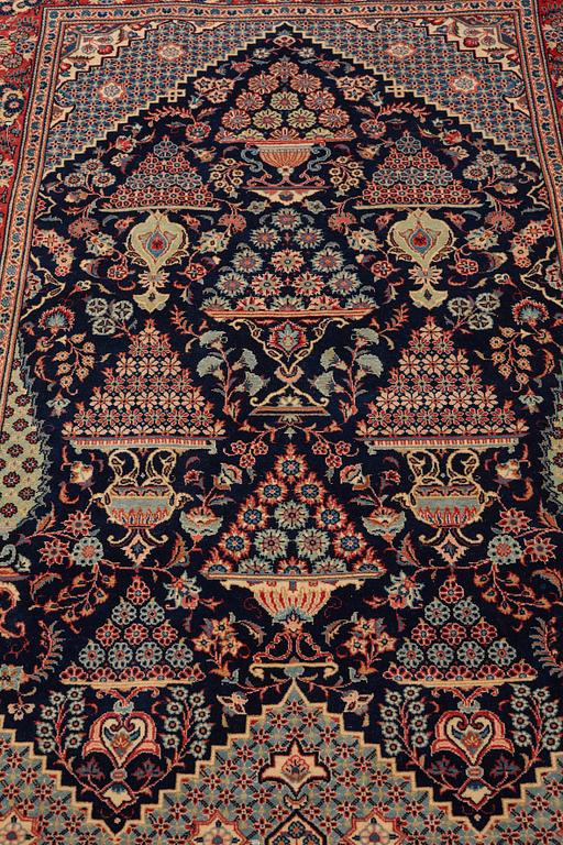 A rug, semi-antique, Kashan, ca 206,5 x 134,5 cm.