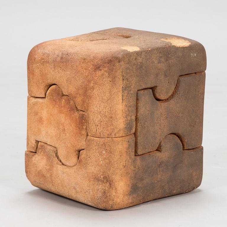 Eduardo Chillida, "Lurra 77".