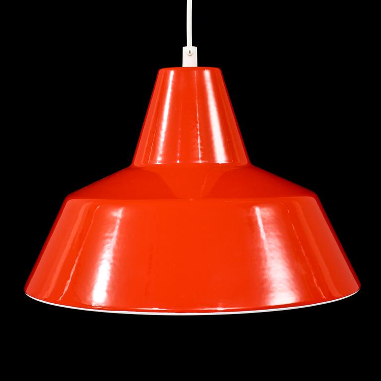 TAKLAMPA, "Emaljpendeln", Arne Jacobsen, Louis Poulsen, 1900-talets andra hälft. H 23.