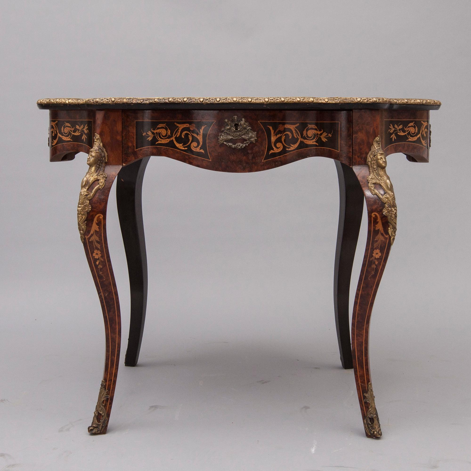 SKRIVBORD, Frankrike 1900-talets senare hälft.