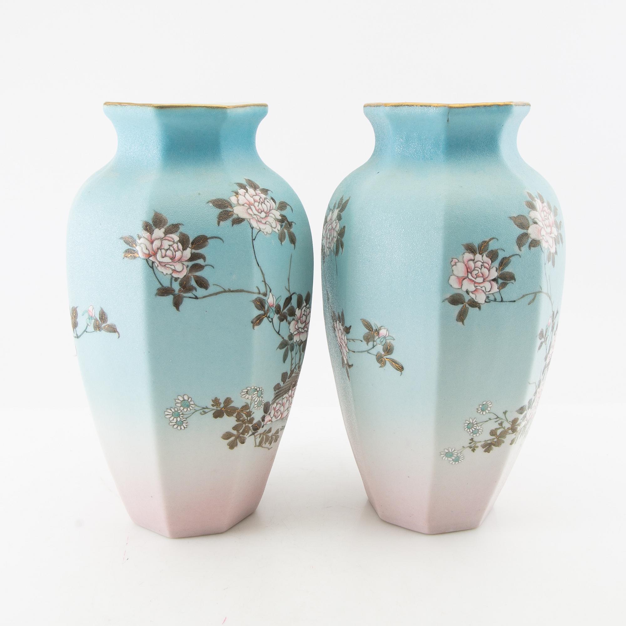 Vases a pair Japan 1900s porcelain.