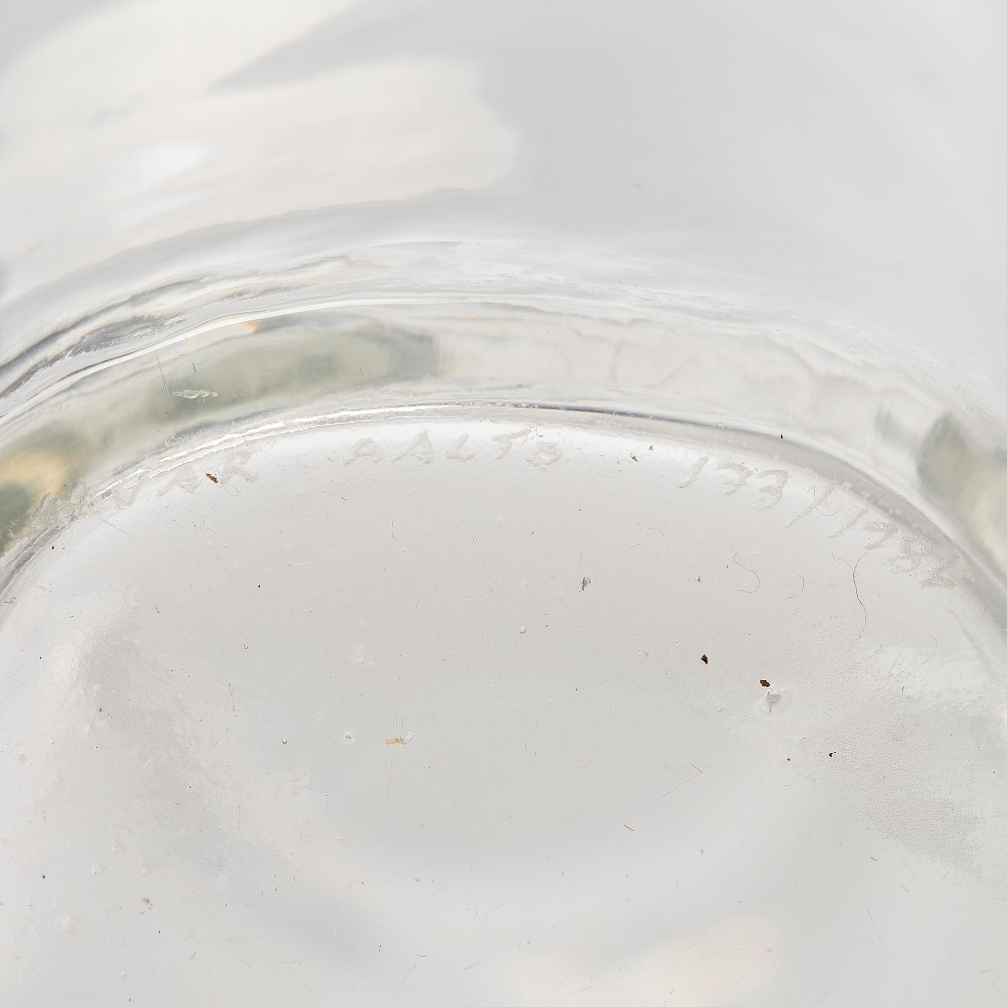 Alvar Aalto, vas, modell 3032, signerad Alvar Aalto 173/1986.