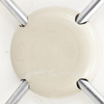 Arne Jacobsen, a pair of 'Seven' chairs, Fritz Hansen, Denmark, 1970.