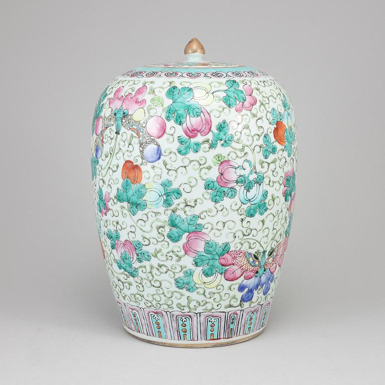 A famille rose jar, late Qing dynasty, circa 1900.