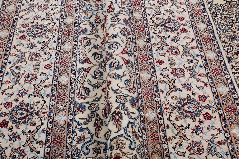 Matta, Nain, part silk, 6 laa, ca. 343 x 252 cm.