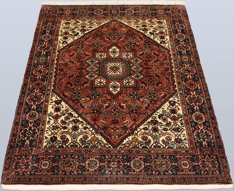 A Goltogh rug, c. 156 x 112 cm.