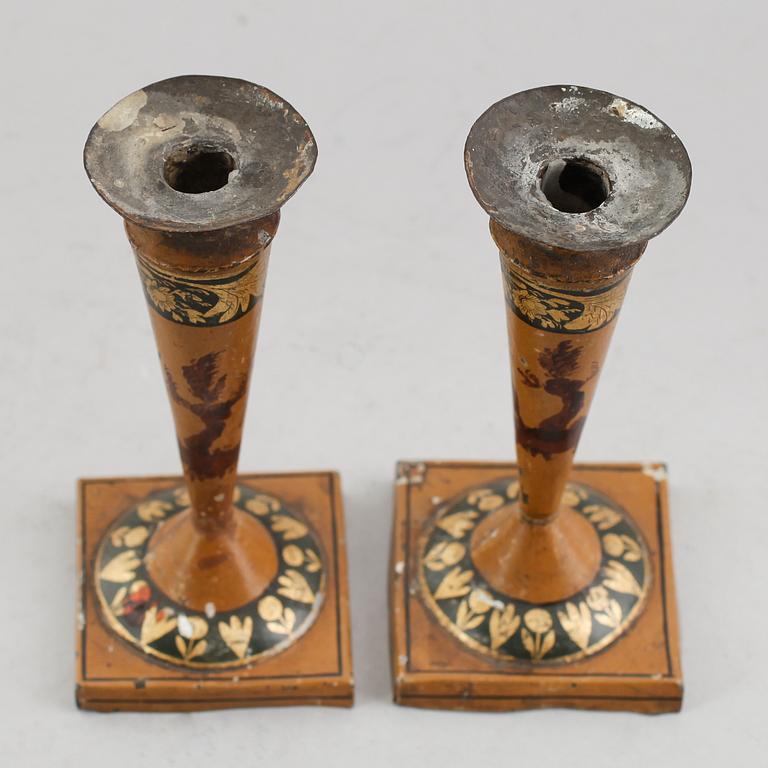 LJUSSTAKAR, 1 par, bemålad plåt, empire, 1800-talets första hälft.