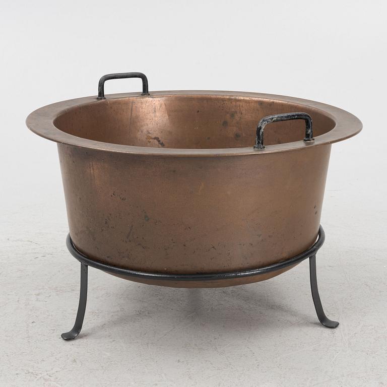 A copper tub, around 1900.