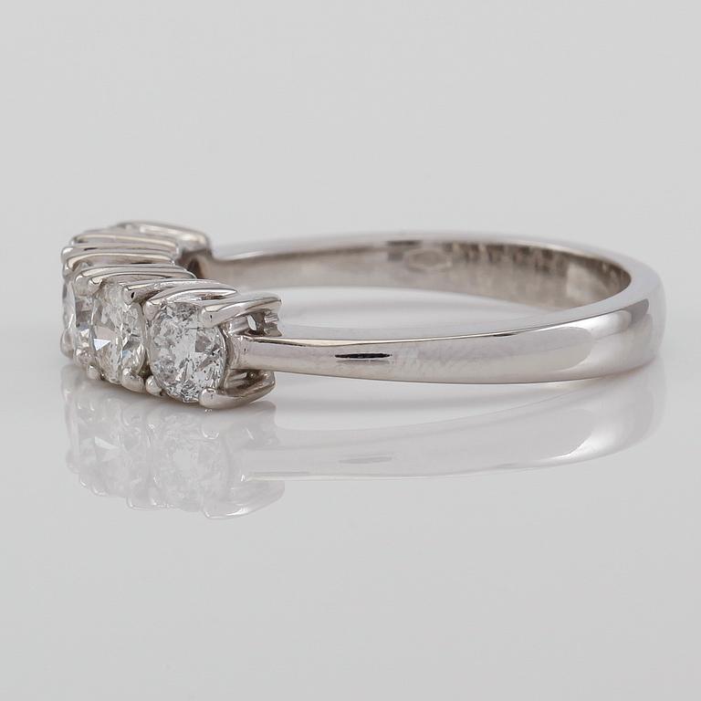 RING, 18K vitguld och diamanter tot ca 1.16 ct.