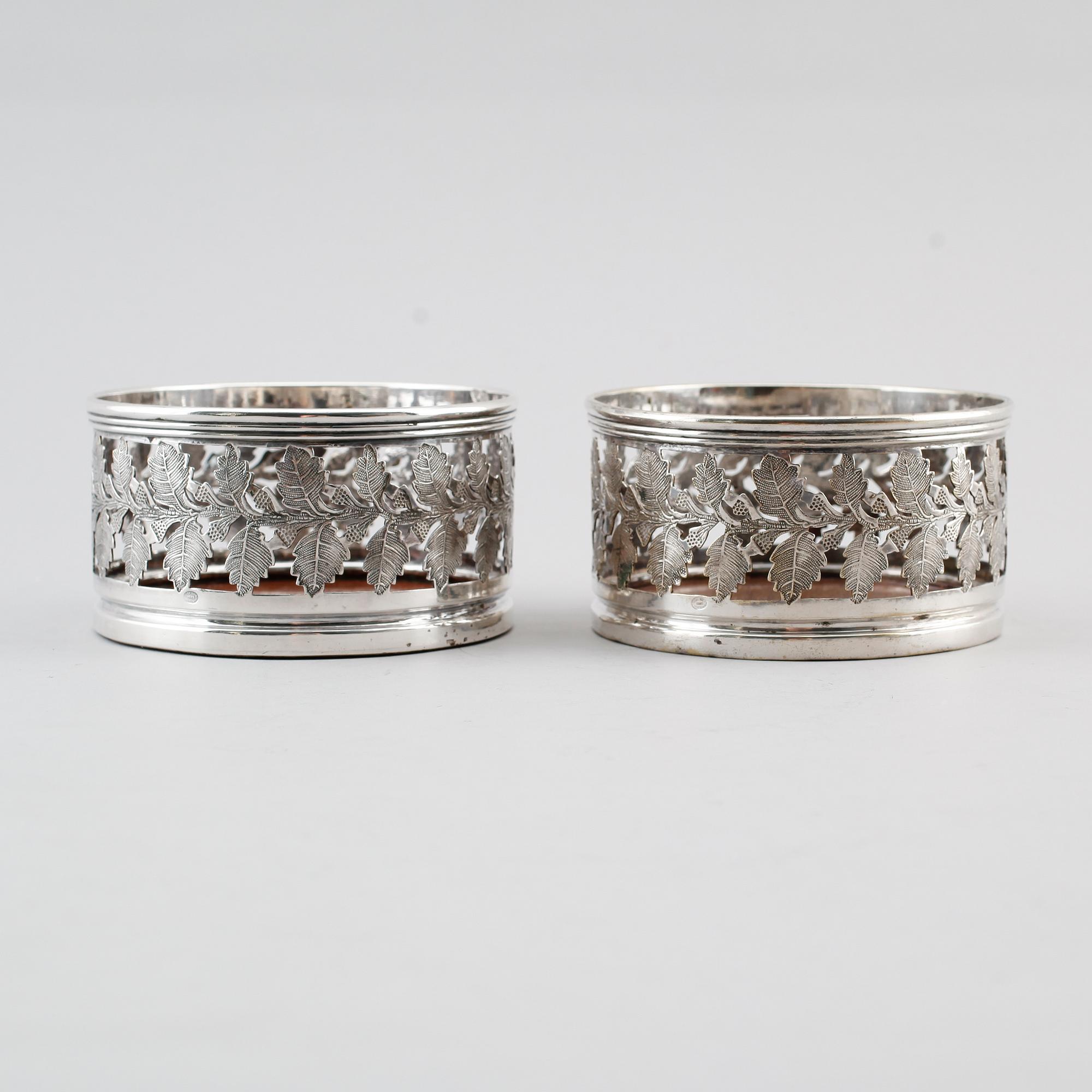 COASTERS, 2 st, nysilver och trä, Polen, 1900-talets mitt.