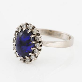 Ring, 18K white gold with opal and brilliant-cut diamonds.