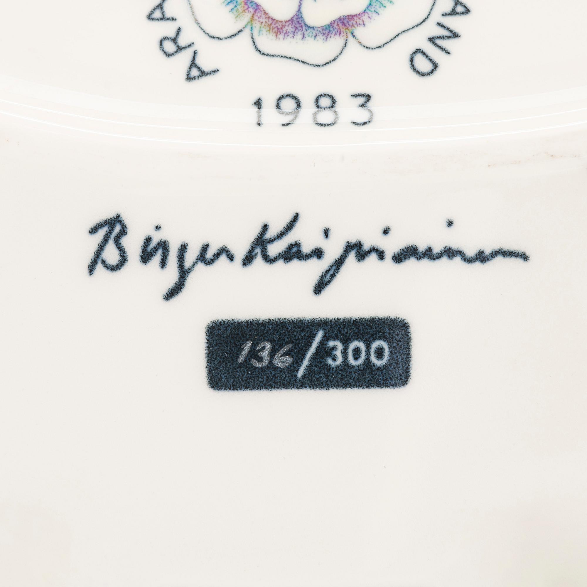 Birger Kaipiainen, A 'Duetto' Ceramic plate by Birger Kaipiainen for Arabia Art in 1983, signed and numbered 136/300.