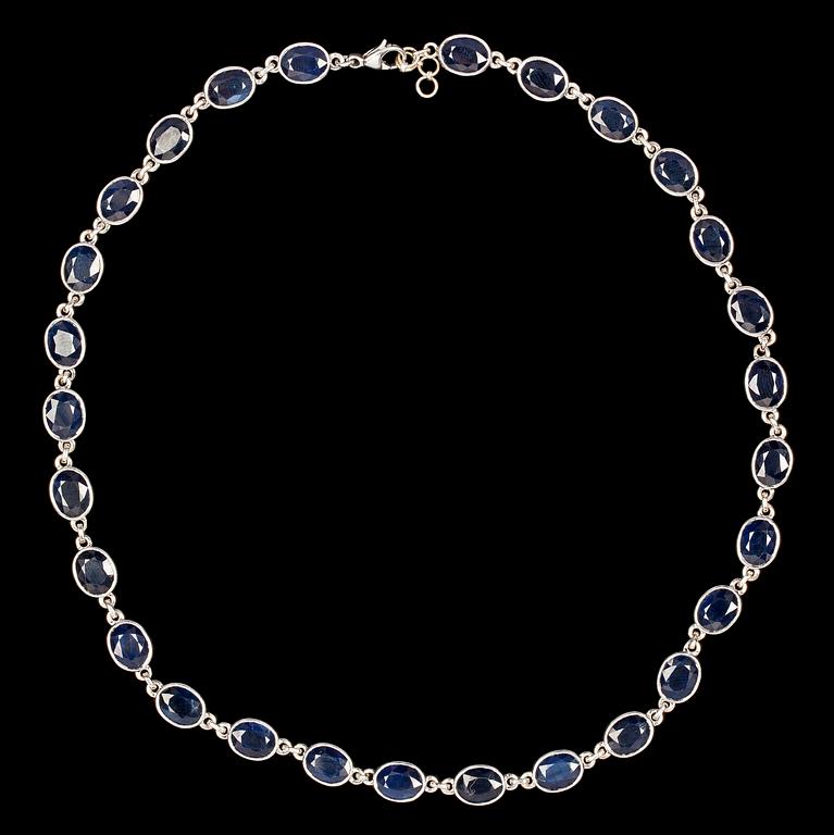 A blue sapphire necklace, tot. app. 35 cts.