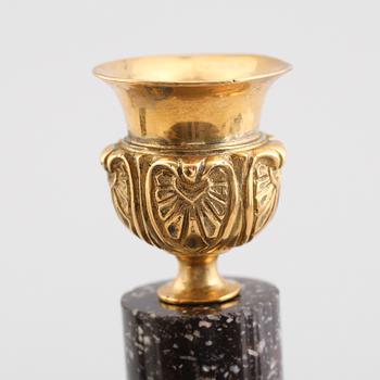 LJUSSTAKAR, 1 par, porfyr, gustaviansk stil, 1900-tal.