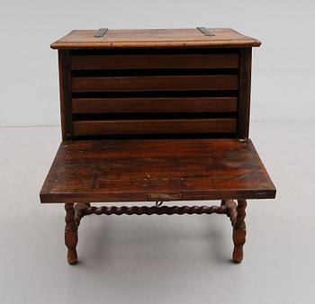 BESTICKSCHATULL,  troligen 1700-tal.
