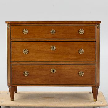 Byrå, gustaviansk stil, omkring 1900.