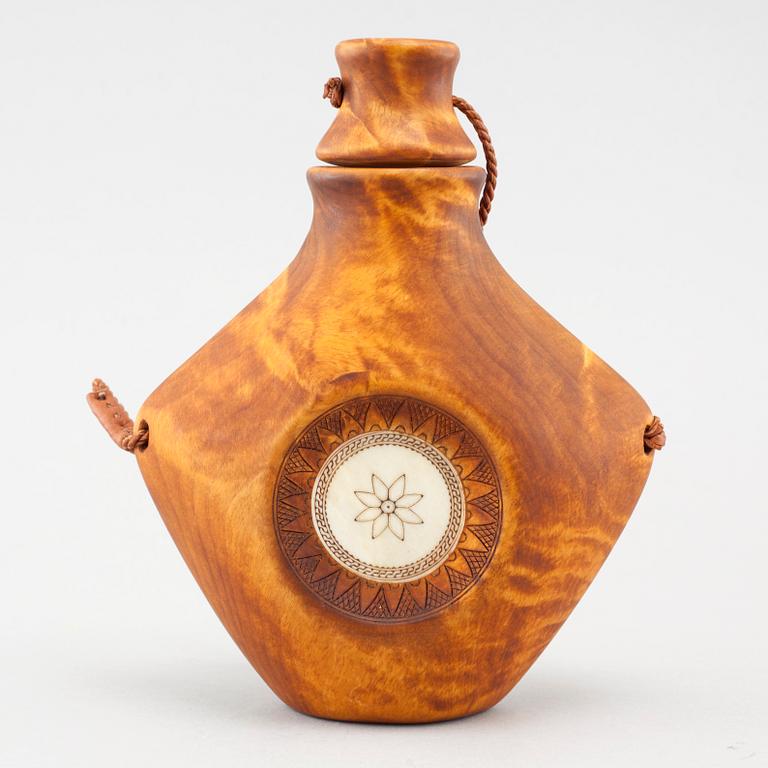 A flask by Magnus Fankki, signed.