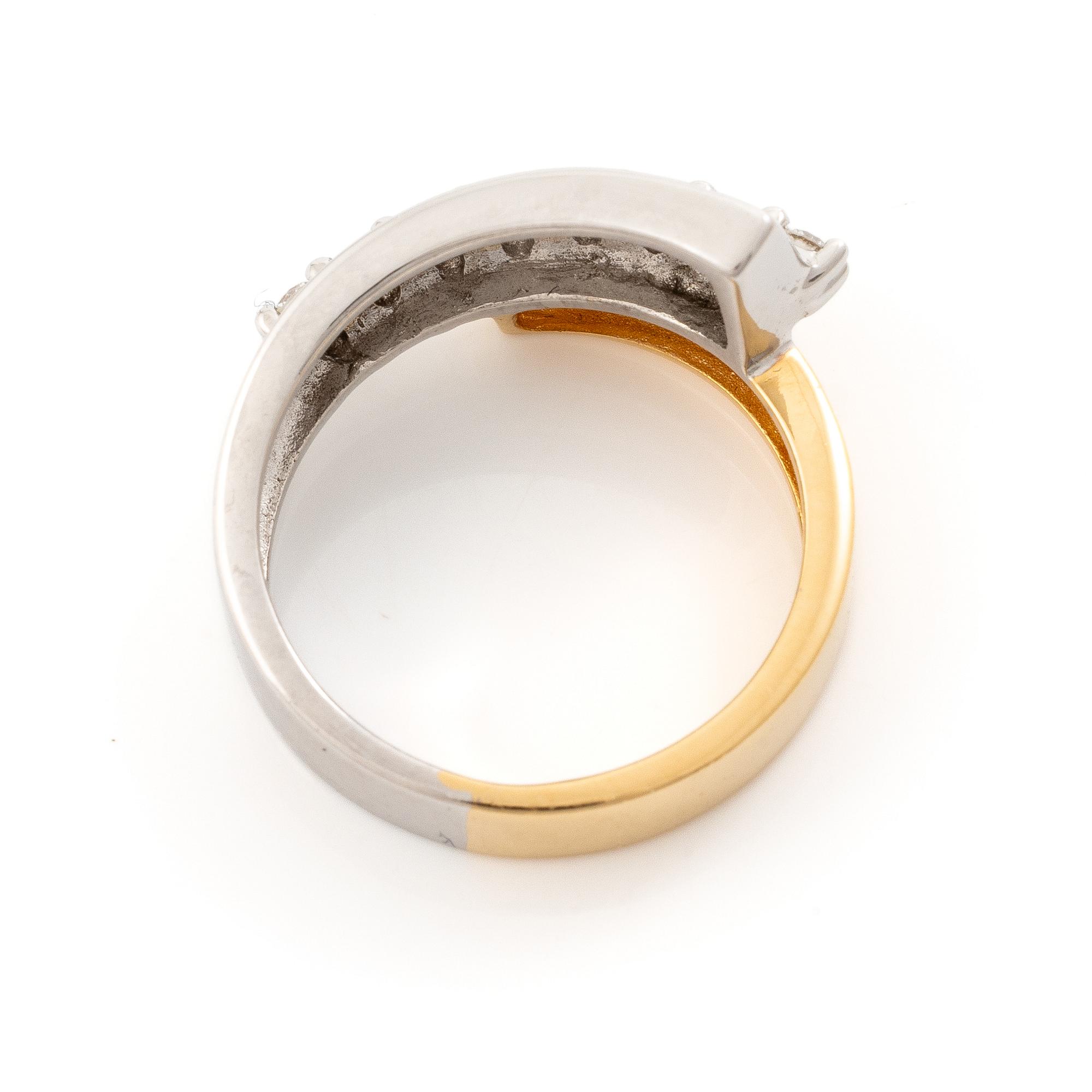 Ring, 18K gold and white gold with brilliant-cut diamonds.