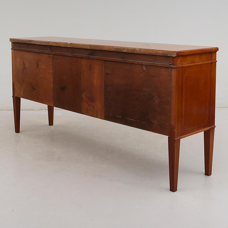 SIDEBOARD, 1900-talets första hälft.