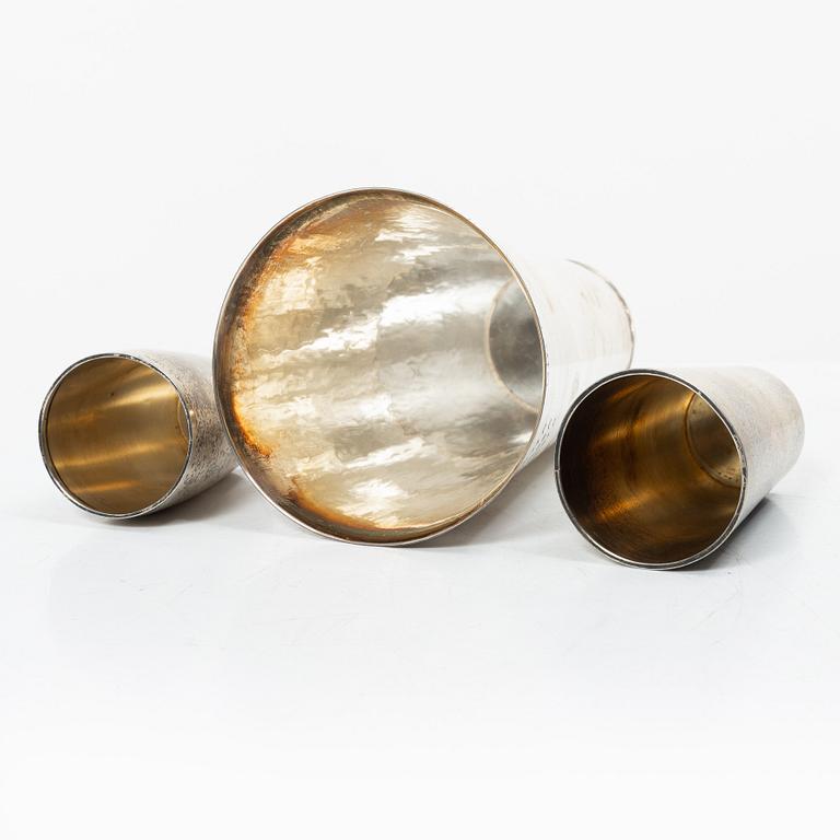 Bägare, 3 st, silver, bl a Eric Ericsson Dalerik, Gävle 1957.