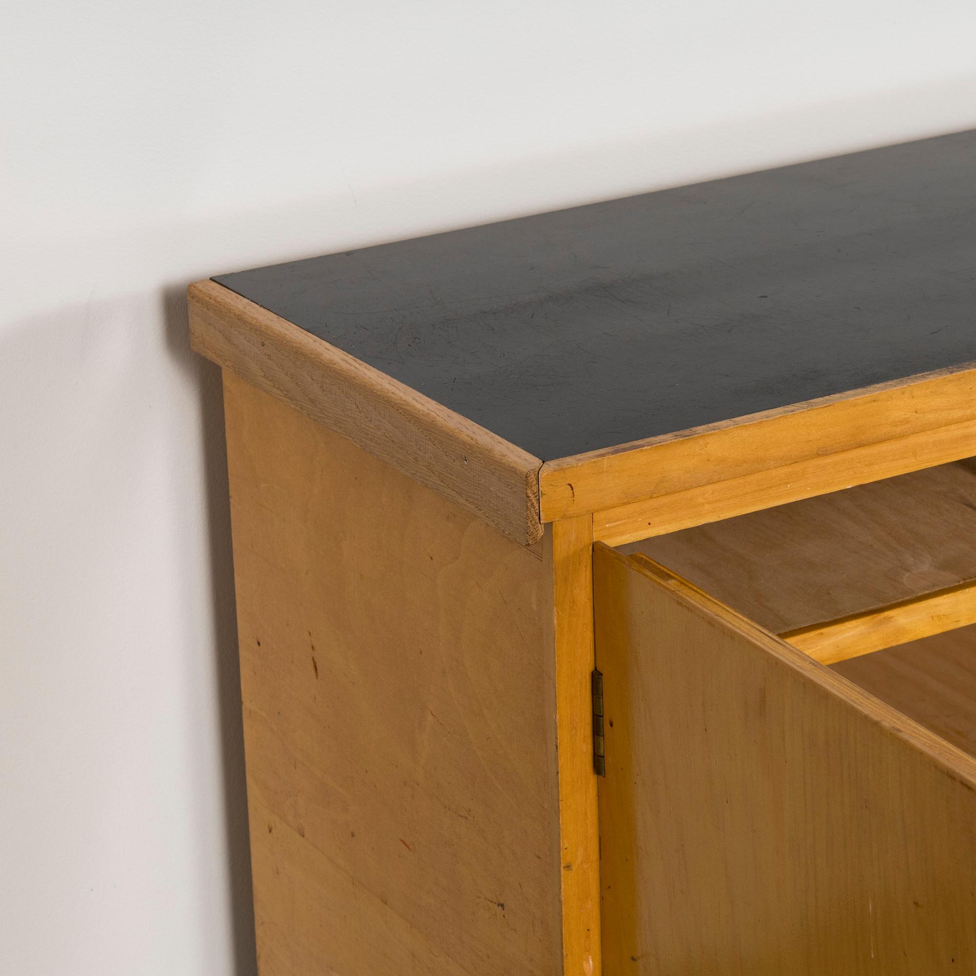 Artek Design, sideboard beställningsarbetet tillverkare O.Y. Huonekalu- ja Rakennustyötehdas A.B., 1952.