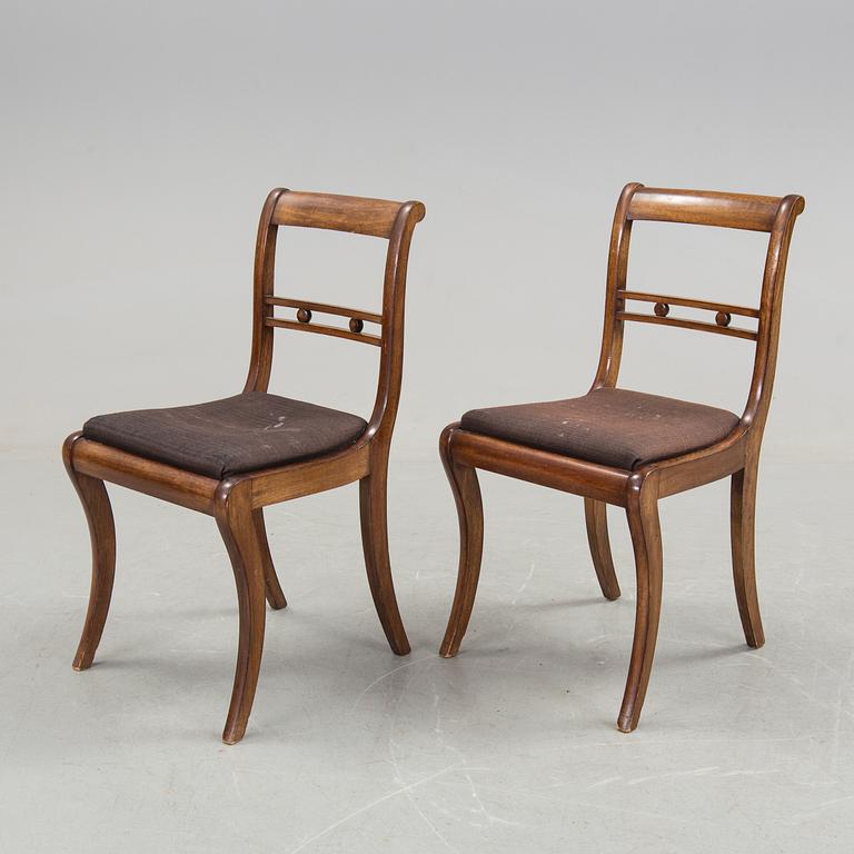 MATSALSSTOLAR, 8 st engelsk stil, 1900-talets mitt.