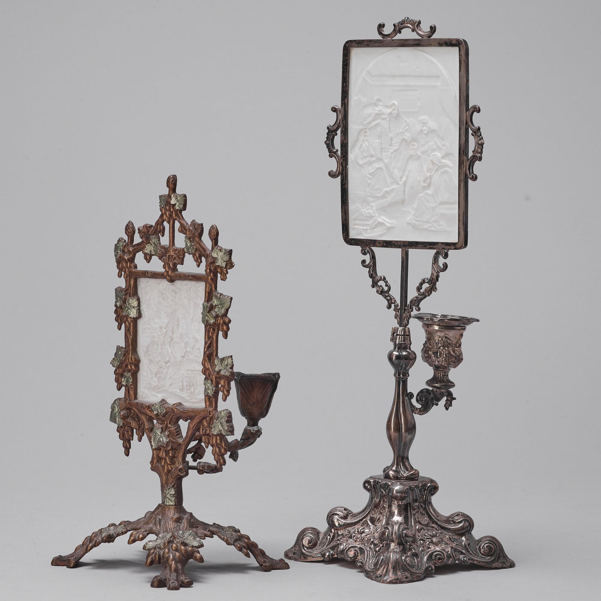 Two candlesticks, 19 ct.