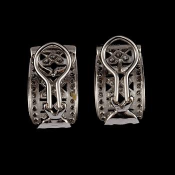 ÖRHÄNGEN, ett par, 14k vitguld med briljantslipade diamanter, ca 2.00 ct. Vikt 7 g.