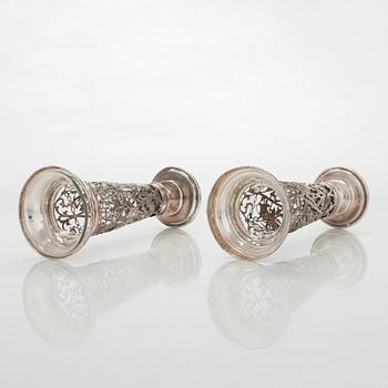 Vaser, ett par, silver och glass, London 1907.