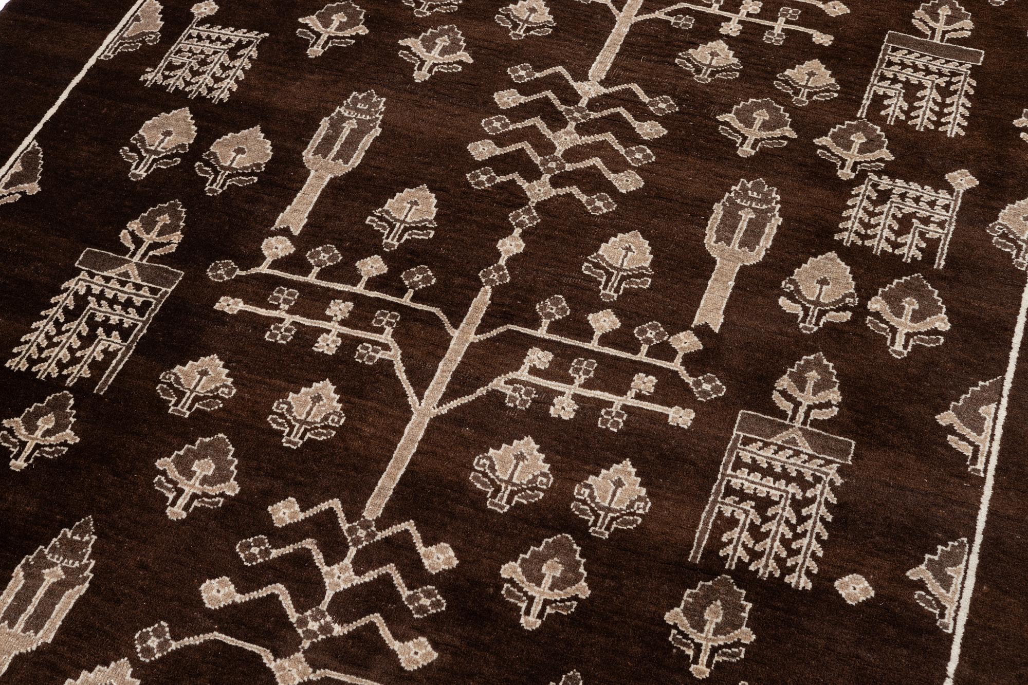 An oriental carpet, a. 287 x 204 cm.