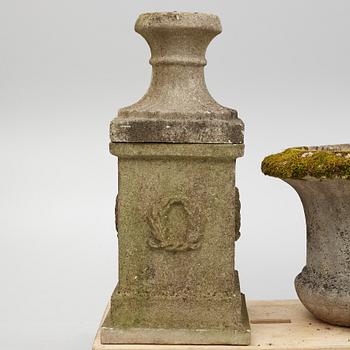 Garden urns, a pair on pedestals, 20th century.