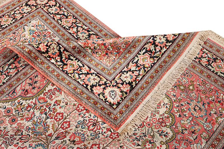 Matta, silke Ghom, ca. 182 x 122.