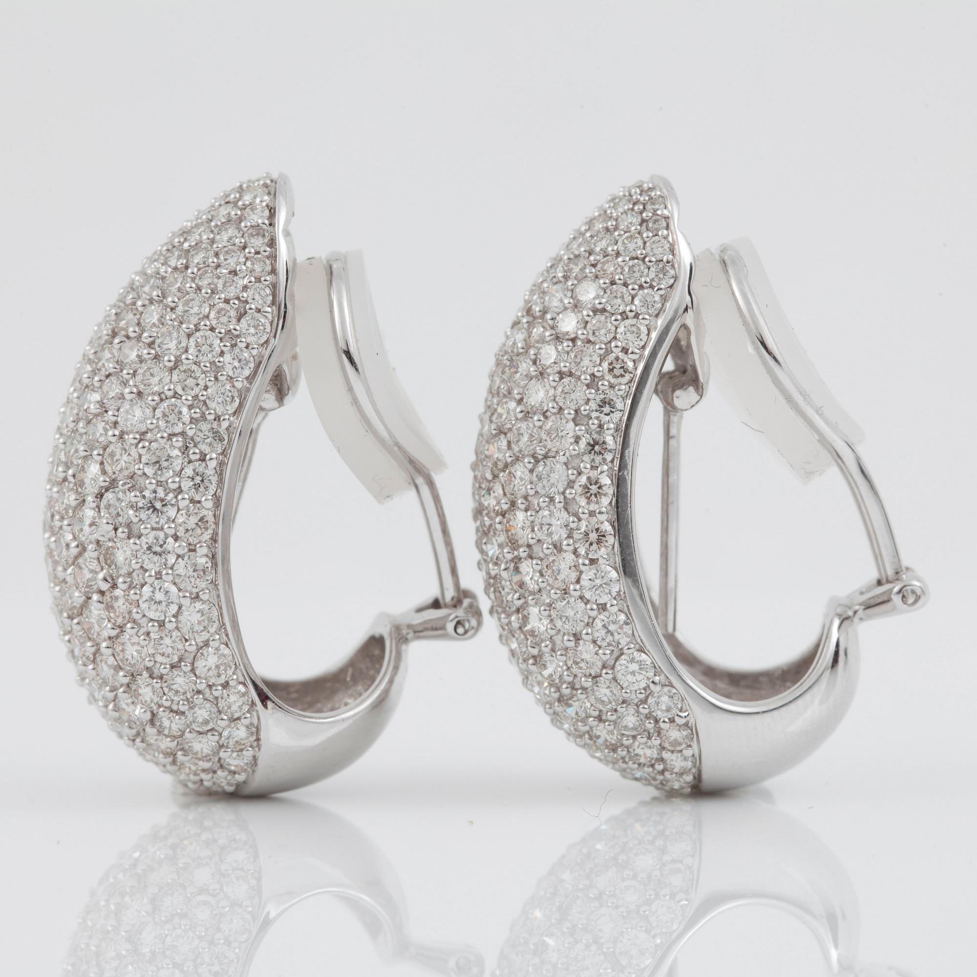 A pair of diamond earrings, 9.51 cts according to engraving.
