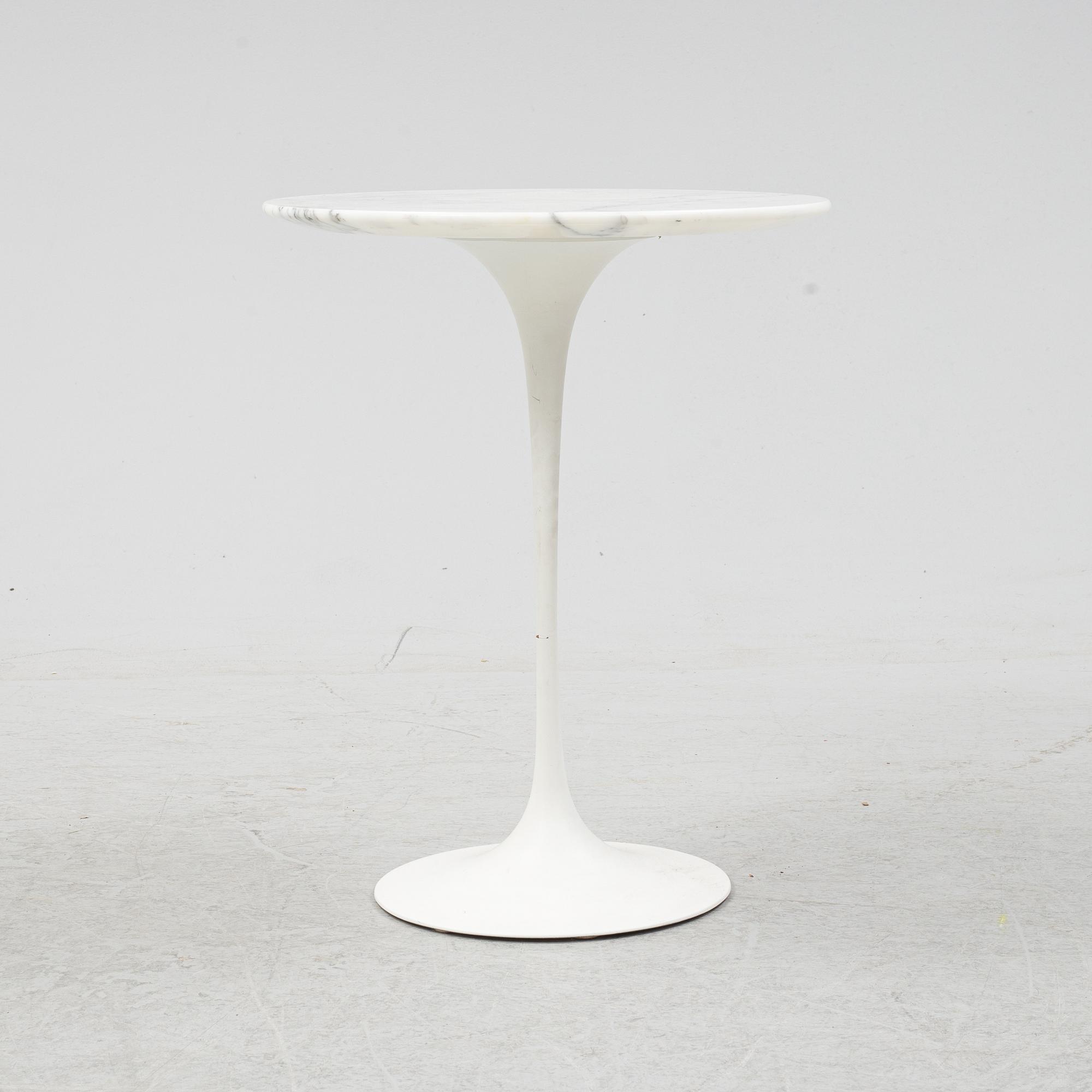 Eero Saarinen, sidobord, "Tulip", Knoll International, licenstillverkat av Nordiska Kompaniet.