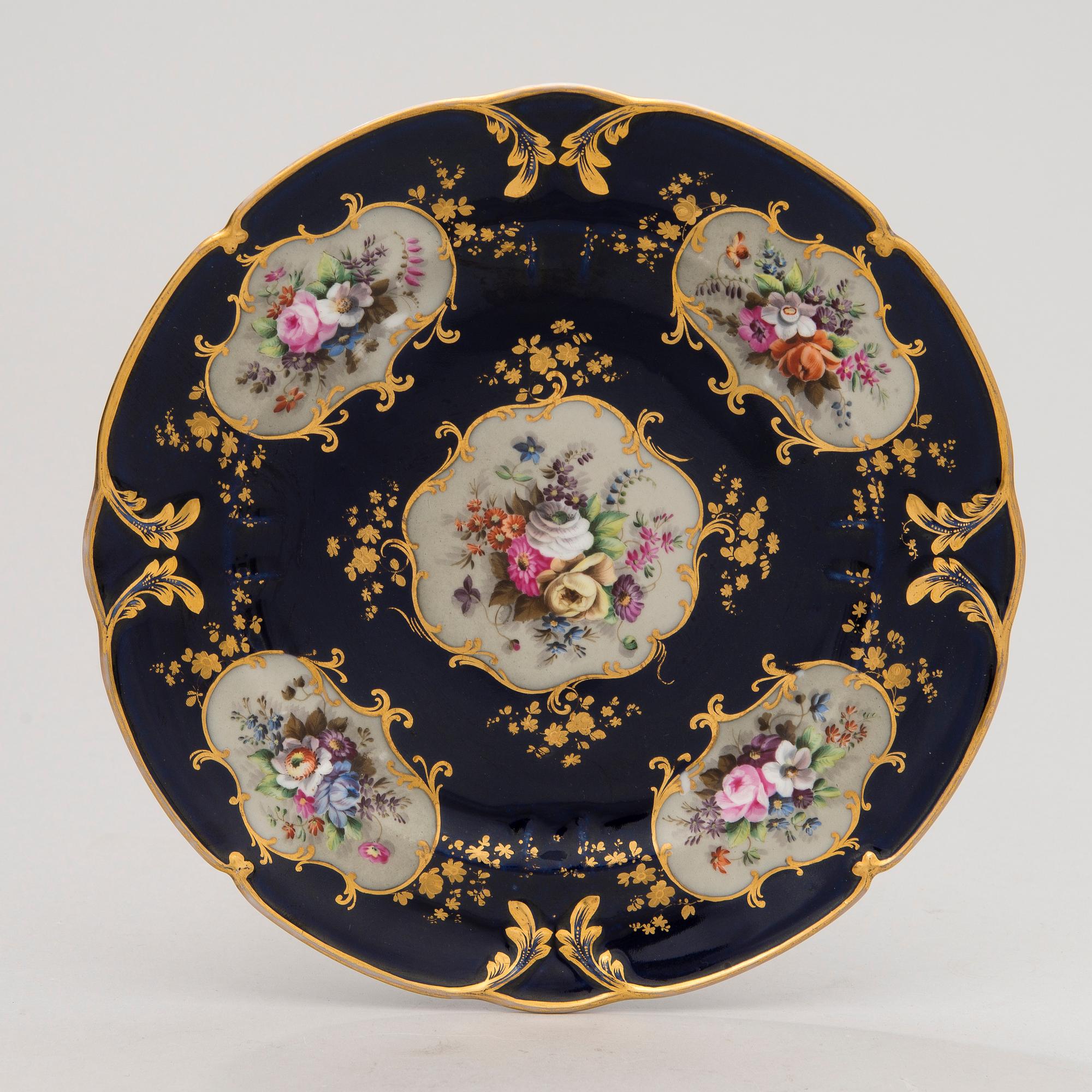 A Russian Popov porcelain plate, 19th Century.