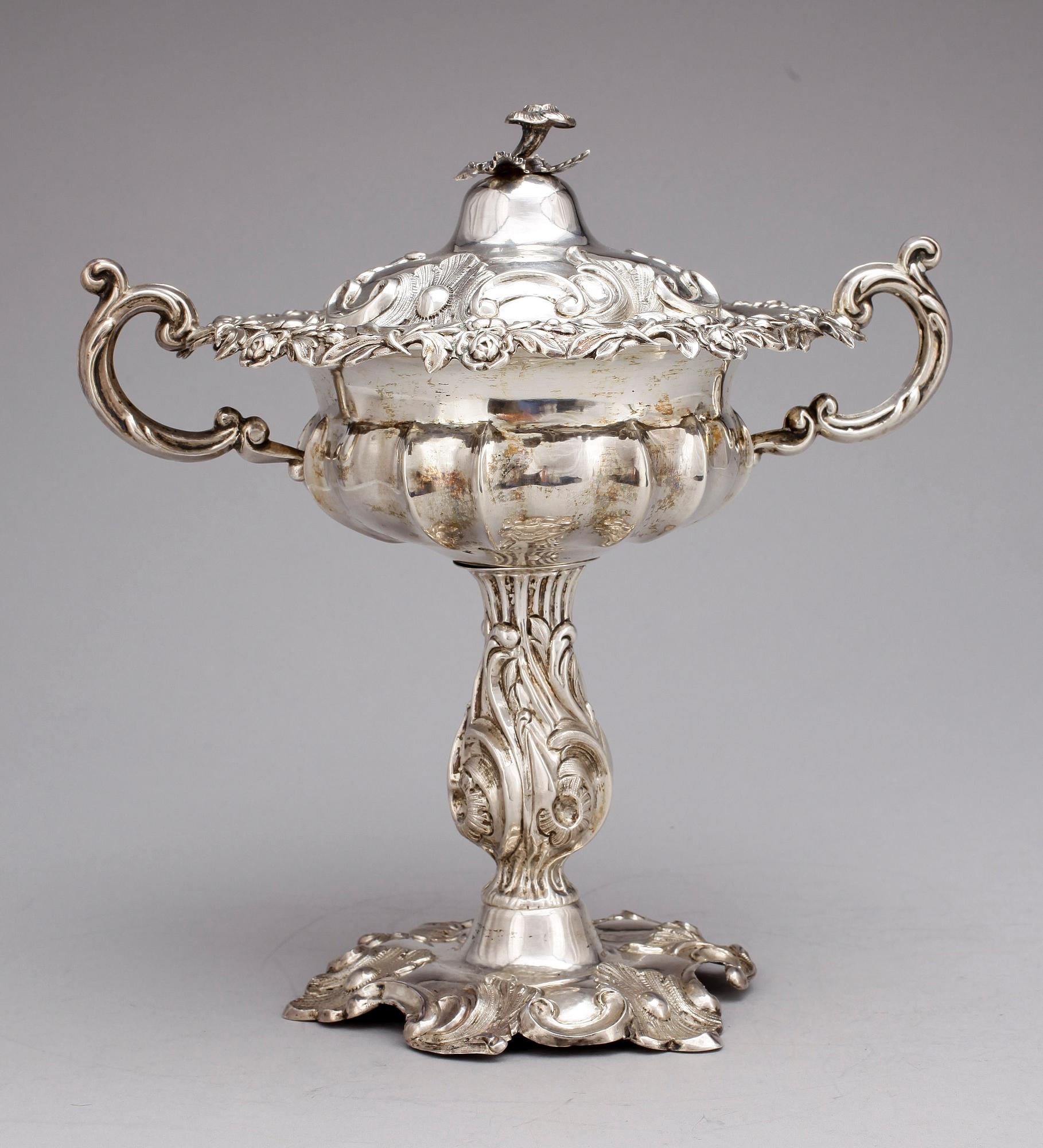SKÅL PÅ FOT, silver, nyrokoko, Carl Nyström, Stockholm, 1855. Tot vikt ca 856 g.