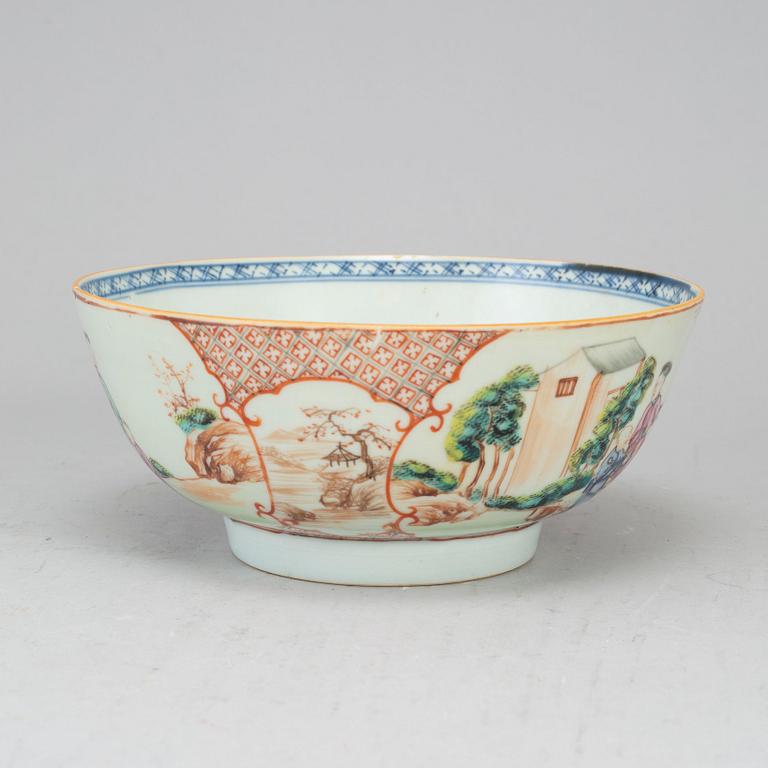 A famille rose bowl, Qing dynasty,  Qianlong (1736-95).