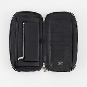 Louis Vuitton, A black taiga case.
